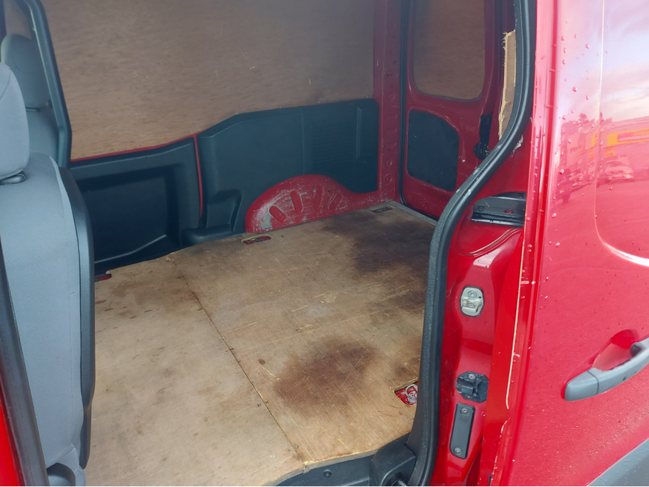 2013 Peugeot Partner ACCESS 1.6 HDI 75 PANE PANELED 4DR *TRADE ONLY* €2,500