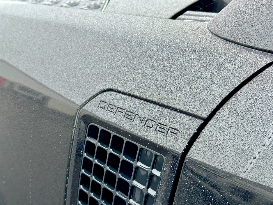 2022 Land Rover Defender ++LOW KM++ 3 SEATS / PLUS VAT €53,000