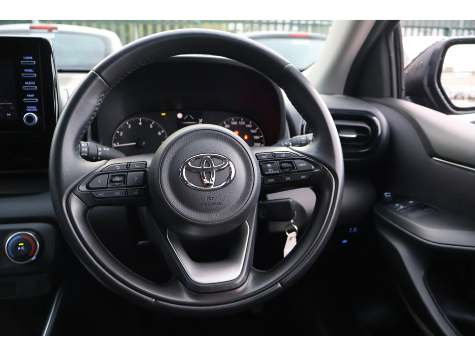 2024 Toyota Yaris LUNA 5dr Manual Great Spec! €19,995
