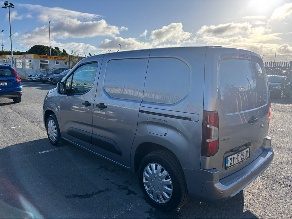 2021 Opel Combo 1.5 3 Seater price is €10406 plus vat €10,406