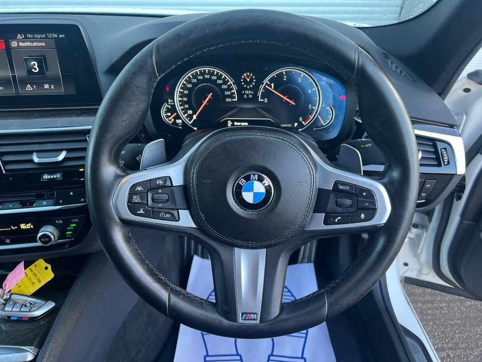 2017 BMW 5 Series 523d M-SPORT COMPETITION 2.0 AUTO // SERVICE HISTORY // FOUR-WHEEL-STEERING // 360 PARKING AID €24,950