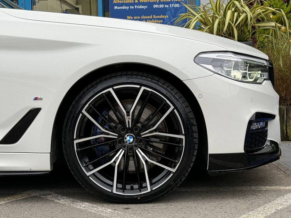 2018 BMW 5 Series 530e M-SPORT COMPETITION 2.0 HYBRID // VERY LOW MILEAGE // 360 PARK ASSIST // LEATHER POWERED HEATED SEATS €29,950