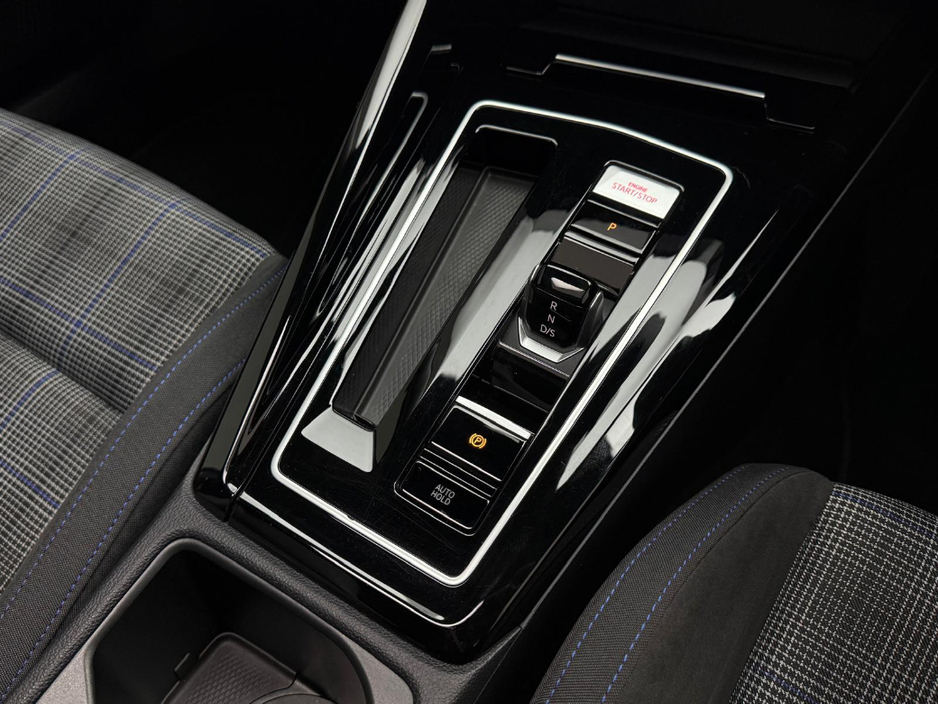 2025 Volkswagen Golf GTE 1.5 PHEV 272HP DSG *PAN ROOF* €47,990