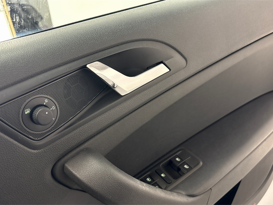 2016 Skoda Yeti OUTDOOR 2.0 TDI**TOUCHSCREEN BLUETOOTH MEDIA**MULTIFUNCTIONAL STEERING WHEEL**HEATED LEATHER SEATS**CRUISE CONTROL**PARKING SENSORS**AIR CONDTIONING**ELECTRIC WINDOWS **ISOFIX**FINANCE AVAILABLE** €11,995