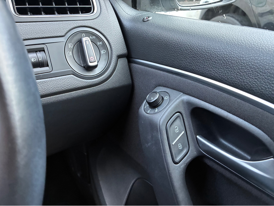 2017 Volkswagen Polo 1.2i TSI Petrol Active Automatic €14,750