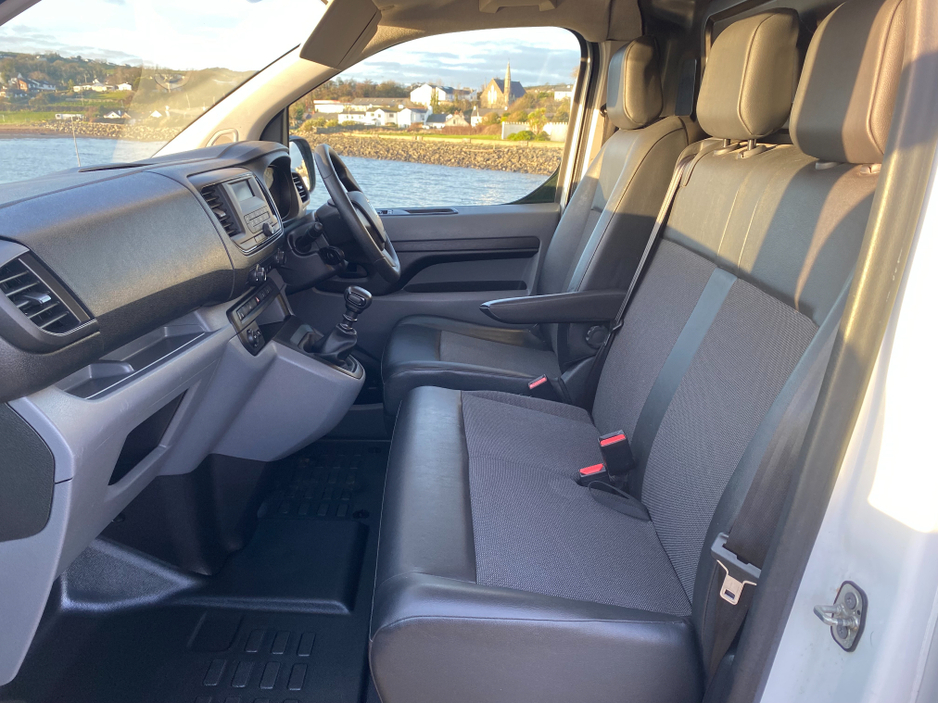 2020 Opel Vivaro 2700 Edition  L1H1 120 €11,495