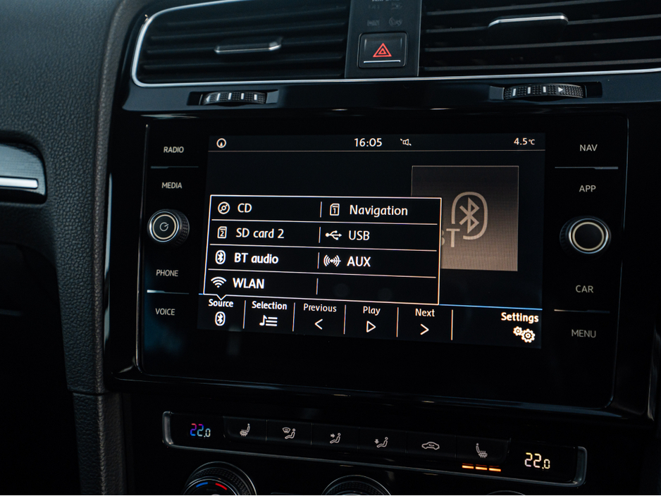 2017 Volkswagen Golf 172 Golf 1.0tsi HIGHLINE/FSH/High spec/1yr warrant €16,888