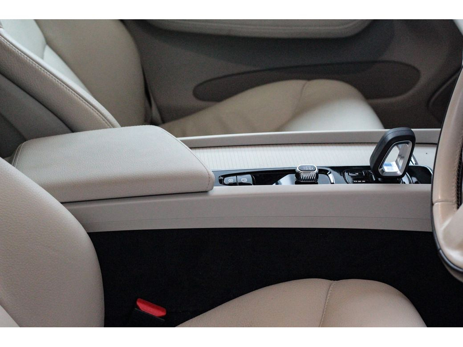 2021 Volvo XC60 T6 Inscription Expression €38,899