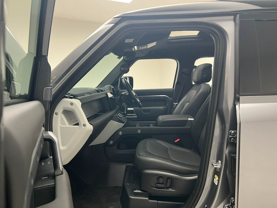 2024 Land Rover Defender HSE X-DYNAMIC P400E €87,990