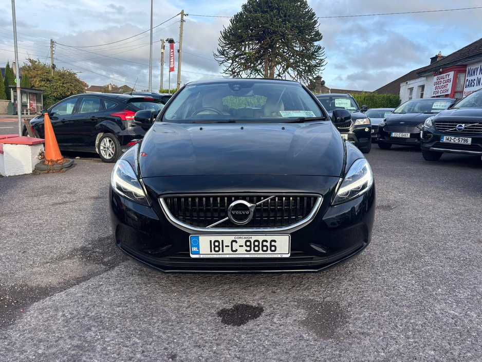 2018 Volvo V40 RESERVE  DEPOSIT  D2 MOMENTUM ED 5DR  ONE   OWNER   /  FULL  VOLVO  SERVICE  SERVICE  HISTORY