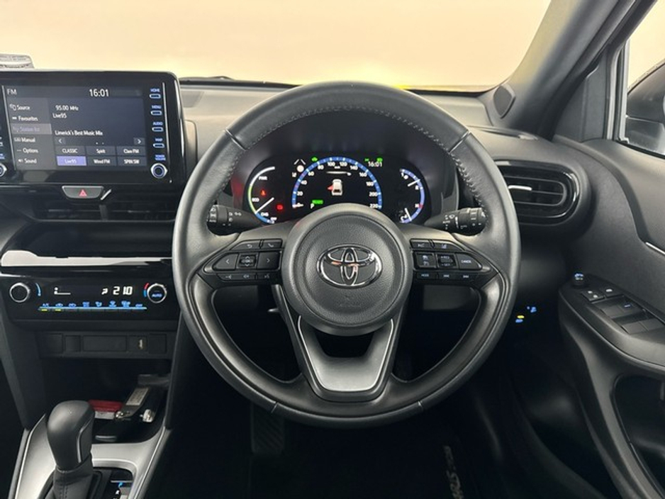 2024 Toyota Yaris Cross LunaSport Hybrid €30,950