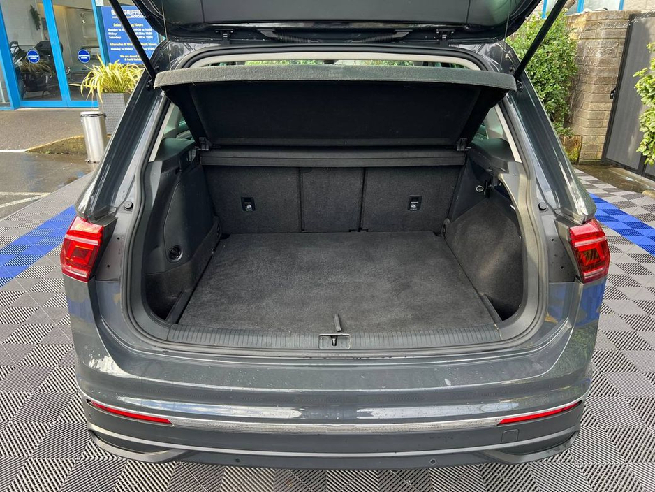 2022 Volkswagen Tiguan LIFE 1.4 TSI PLUG-IN HYBRID // FULL SERVICE HISTORY // APPLE CARPLAY/ANDROID AUTO // ADAPTIVE CRUISE CONTROL €28,950