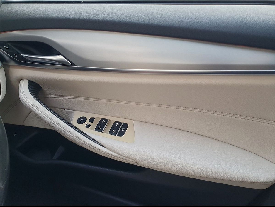 2019 BMW 5 Series 520d SE Auto €27,995