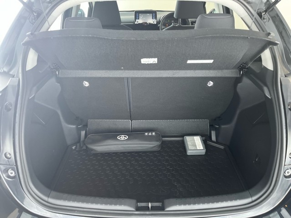 2023 Toyota Yaris HYBRID LUNA €24,450