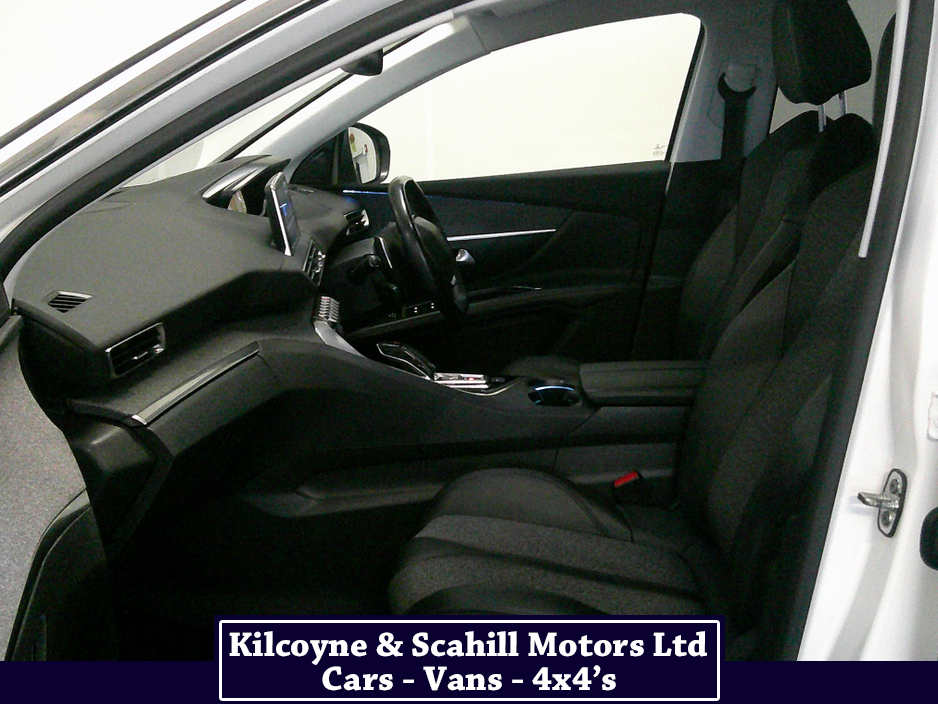 2020 Peugeot 5008 ALLURE BLUEHDI S/S A €27,950