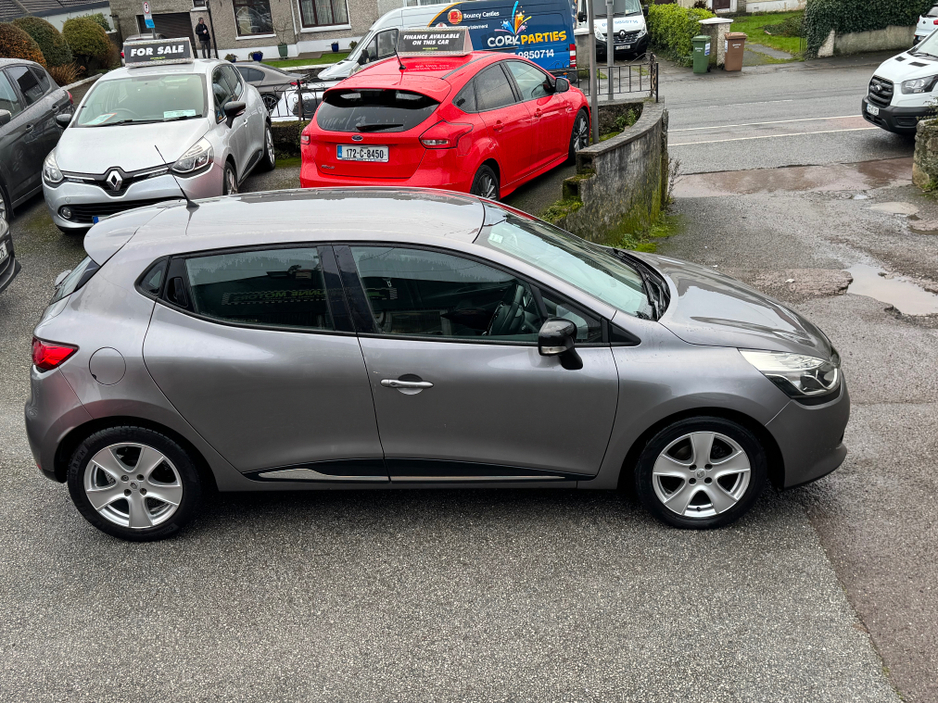 2017 Renault Clio Ideal starter car €10,700