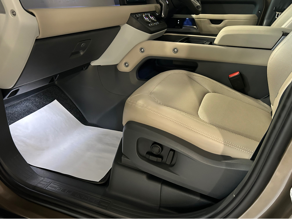 2023 Land Rover Defender 110 2.0 P400 SE ONE OWNER FSH €74,950