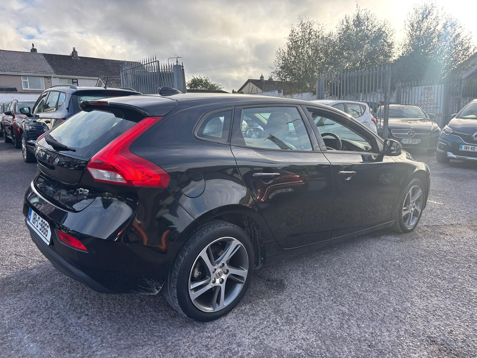 2018 Volvo V40 RESERVE  DEPOSIT  D2 MOMENTUM ED 5DR  ONE   OWNER   /  FULL  VOLVO  SERVICE  SERVICE  HISTORY