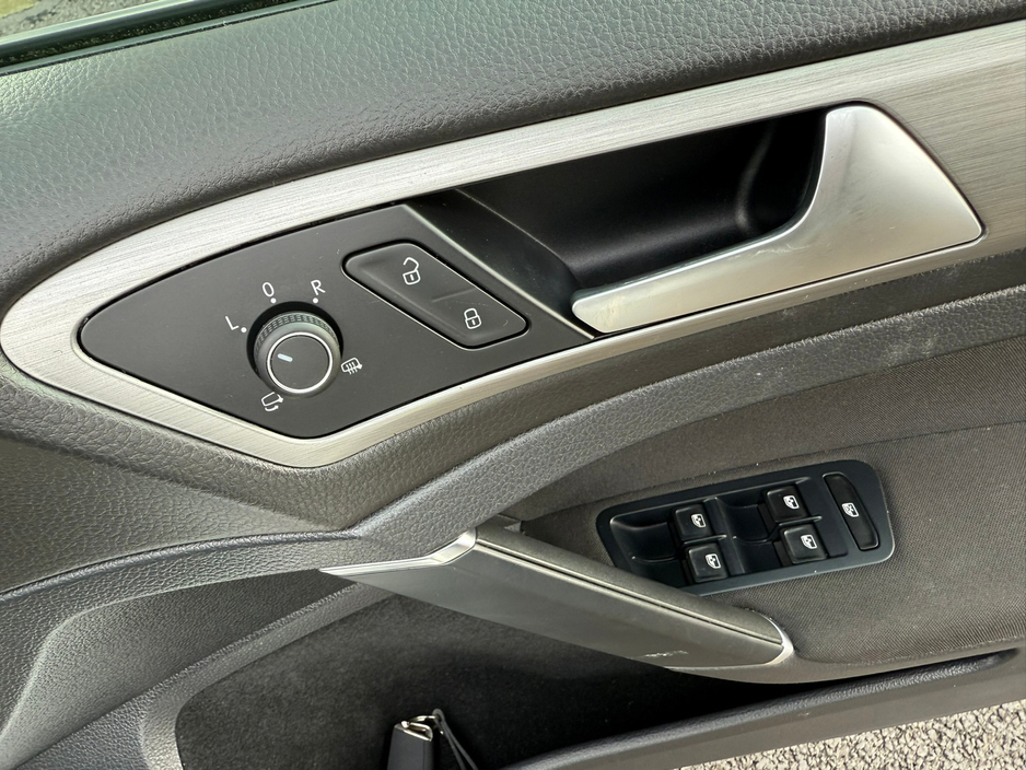 2016 Volkswagen Golf  €14,890