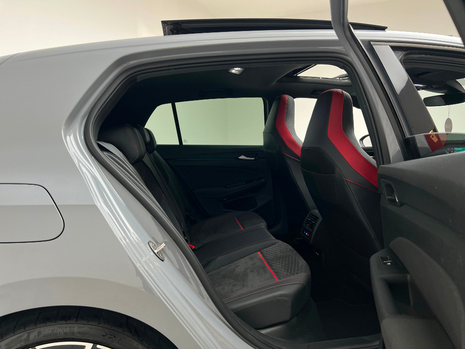 2022 Volkswagen Golf GTI CLUBSPORT 2.0 TSI 300HP *PAN ROOF* €49,990