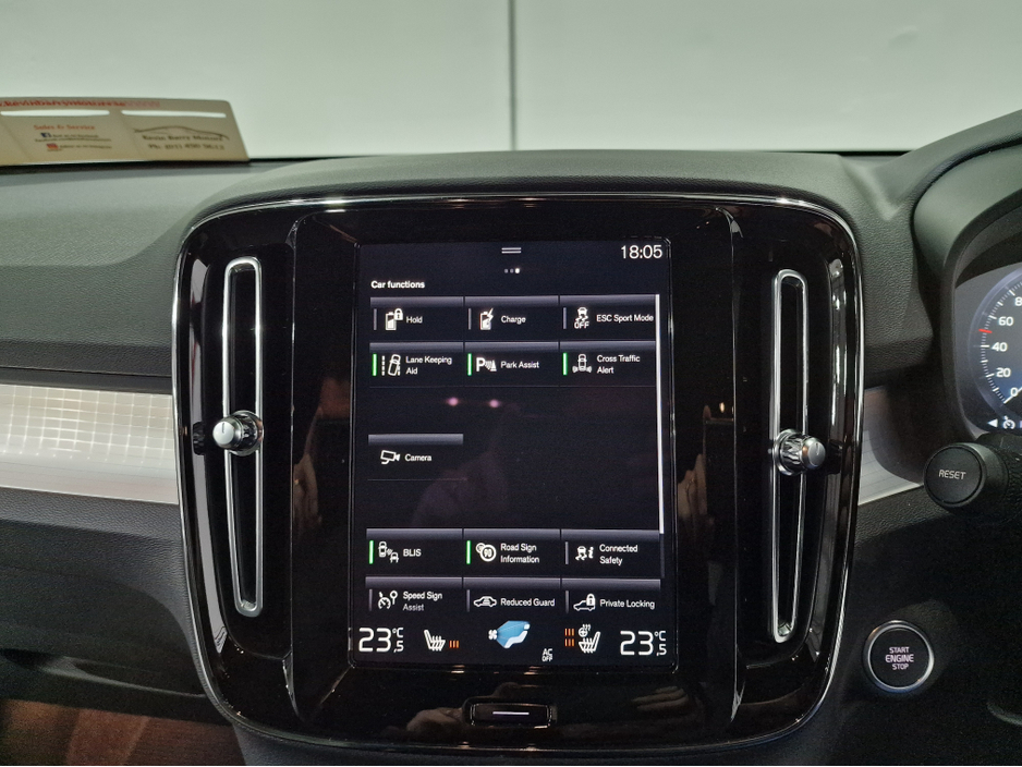 2022 Volvo XC40 T4 PLUS DARK RECHARGE AUTOMATIC **ONE OWNER / APPLE CARPLAY / BLIND SPOT ASSIST / ELECTRIC BOOTLID / HEATED FRONT & REAR SEATS / HEATED STEERING WHEEL / REVERSE CAMERA / WIRELESS PHONE CHARGING** €34,900