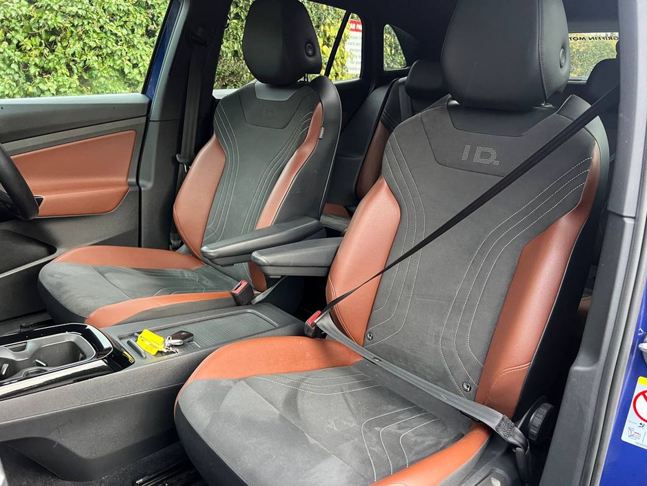 2022 Volkswagen ID.4 PRO LIFE 77KWH // 19" DIAMOND CUT ALLOYS // APPLE CARPLAY/ANDROID AUTO // DIGITAL CLUSTER €23,950