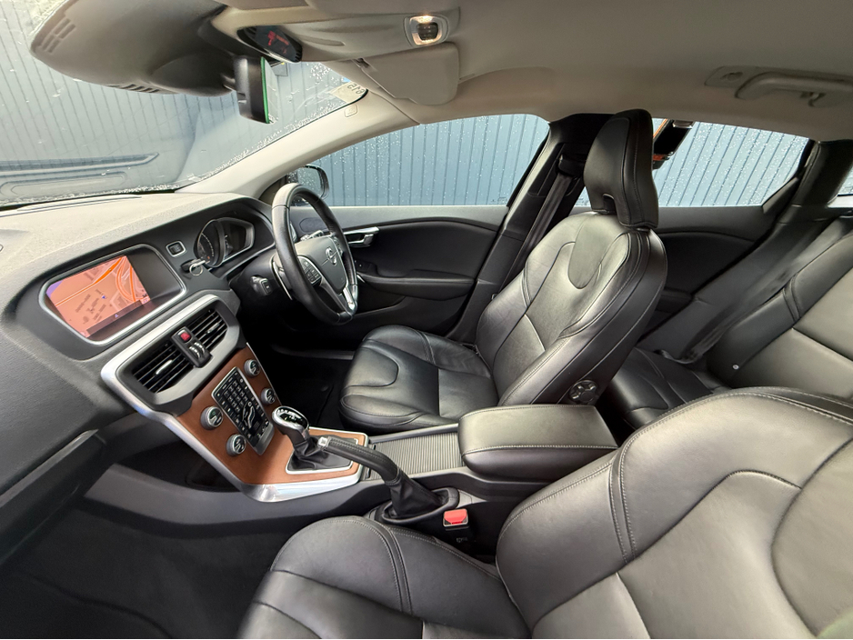 2018 Volvo V40 D4 INSCRIPTION - 2.0L DIESEL - AUTO - 12M WARRANTY - CAR: 1615 €14,950