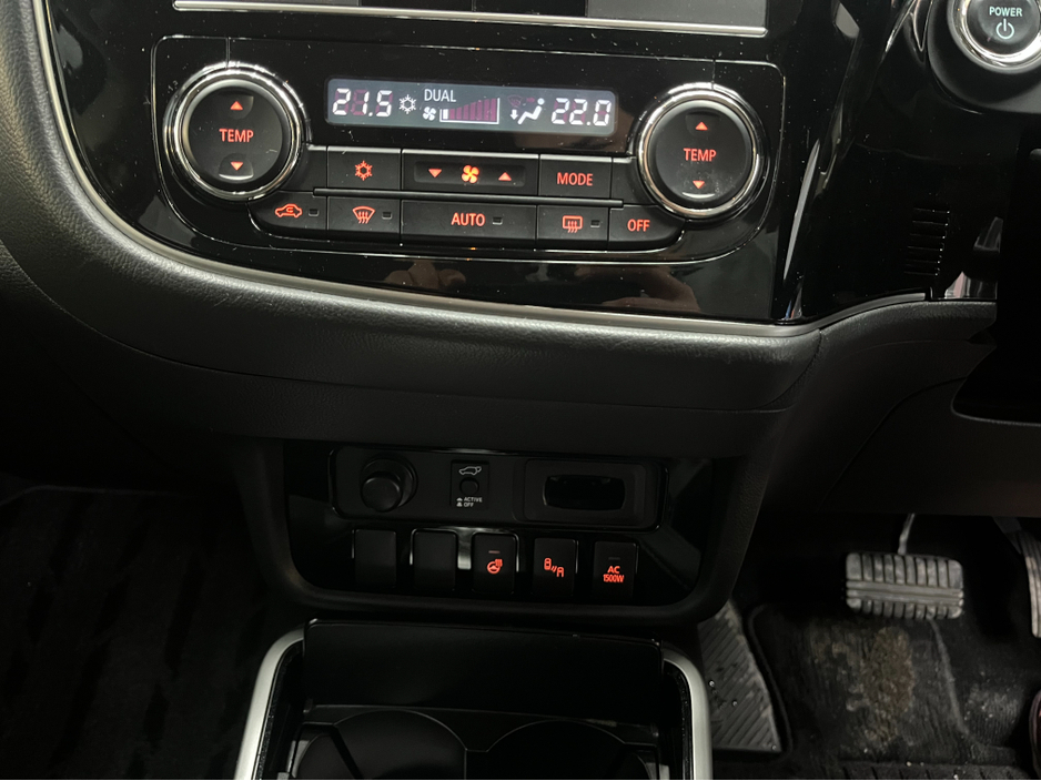 2019 Mitsubishi Outlander €21950! 2019 MITSUBISHI OUTLANDER PHEV 4WD G 2.4 AUTOMATIC / HEATED SEATS / HEATED STEERING WHEEL / CRUISE CONTROL / PADDLE SHIFTERS / €21,950