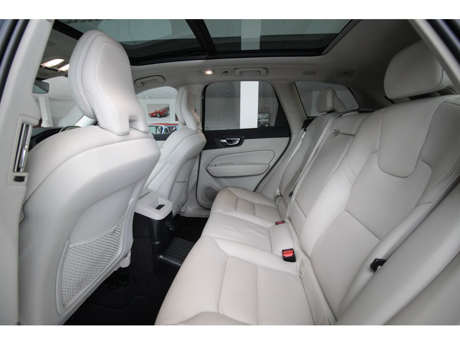 2021 Volvo XC60 T6 Inscription Expression €38,899