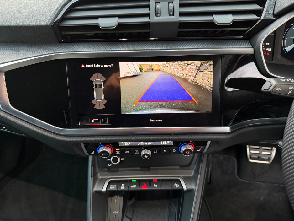 2024 Audi Q3 S LINE 45 TFSI E//LOW MILEAGE//FULL LEATHER//REVERSE CAMERA//FINANCE PACKAGES// €46,950