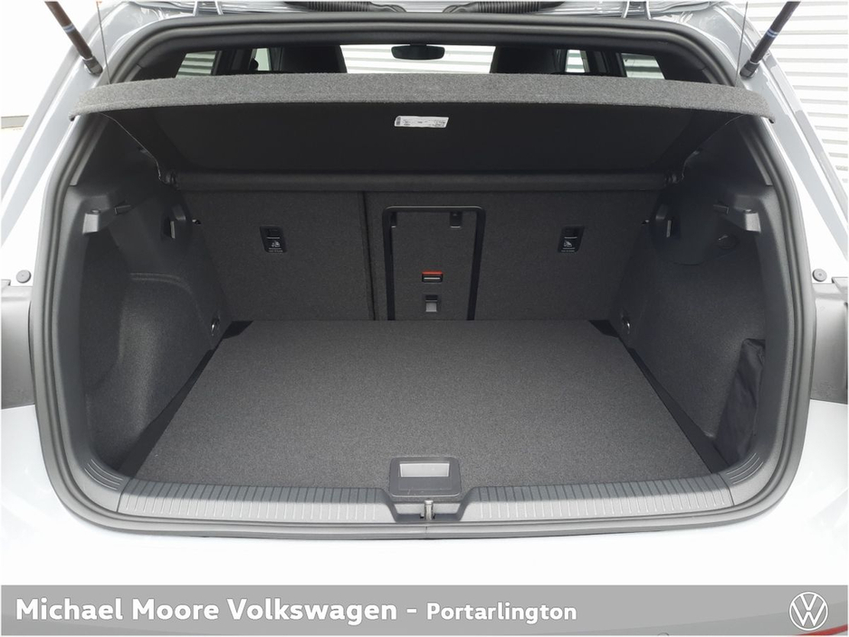 2026 Volkswagen Golf R-LINE 1.5TSI 150HP €42,838