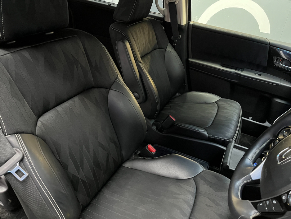 2020 Honda Odyssey €28950! 2020 HONDA ODYSSEY HYBRID ABSOLUTE EX SENSING 2.0 AUTOMATIC / CRUISE CONTROL / REVERSE CAMERA / ELECTRIC HEATED SEATS / POWER SLIDING SEATS €28,950