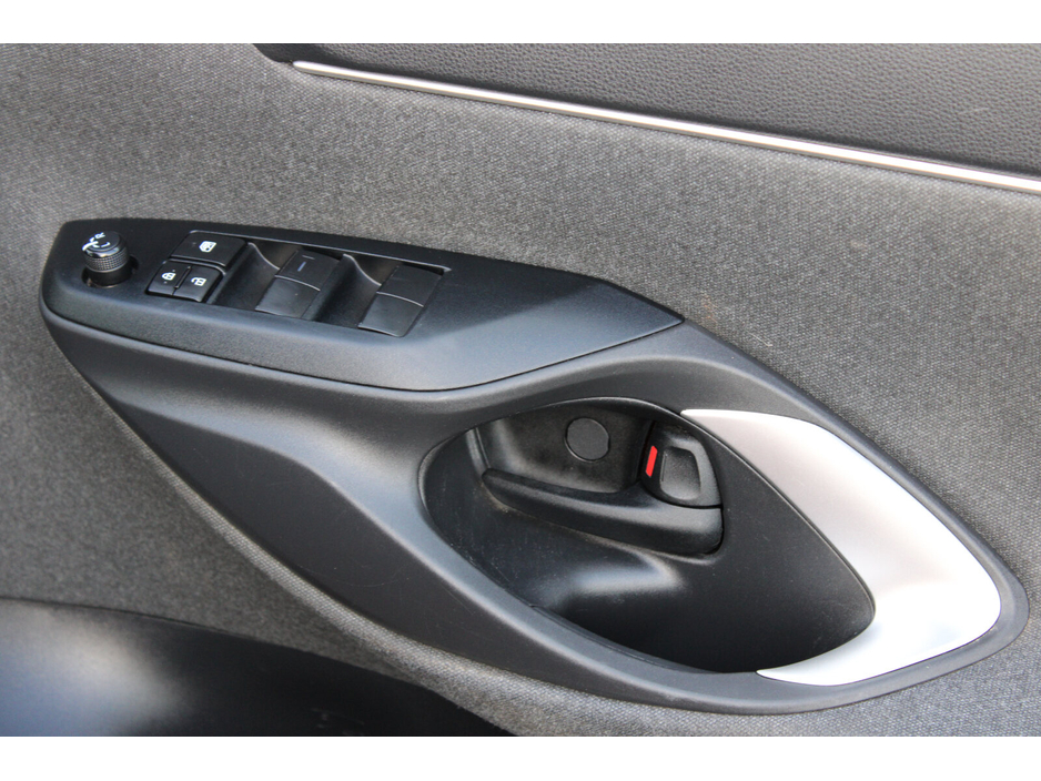 2022 Toyota Yaris Cross 1.5 Hybrid CVT Luna €23,950