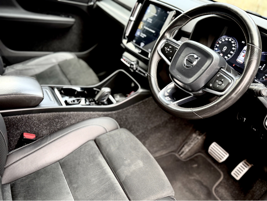 2020 Volvo XC40 D3 R-DESIGN AT 5DR AUTO €31,950