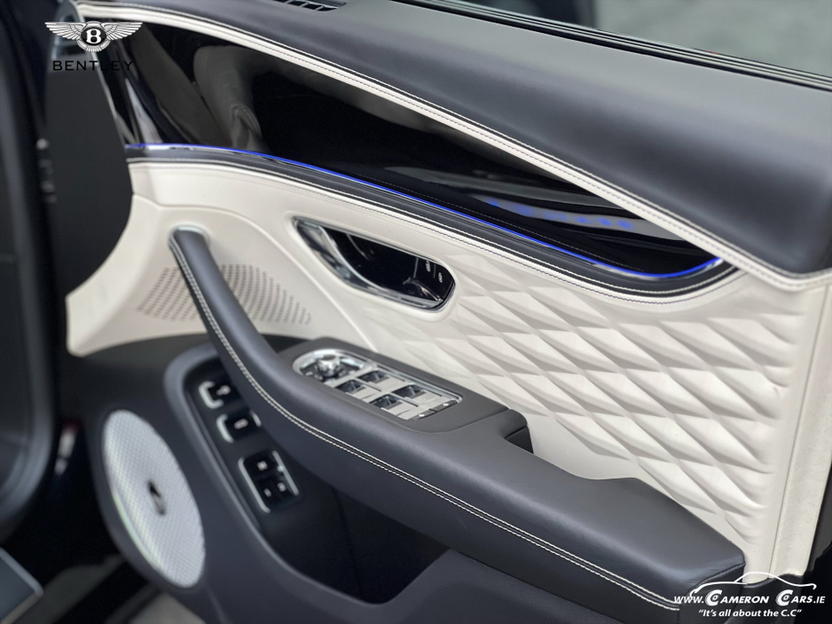 2023 Bentley Flying Spur AZURE €209,950