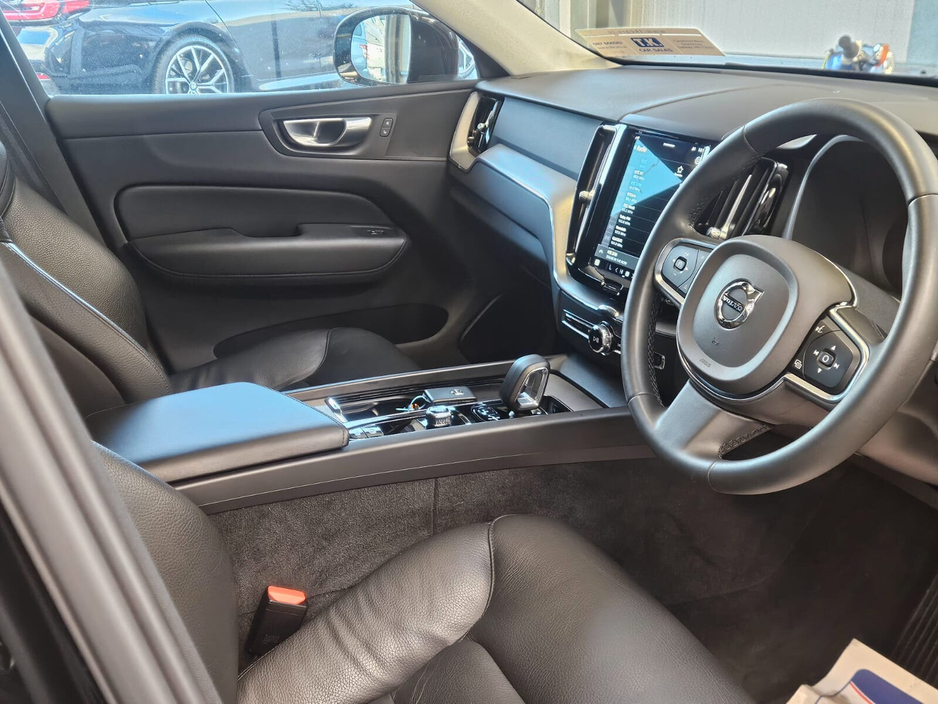2022 Volvo XC60  €42,950