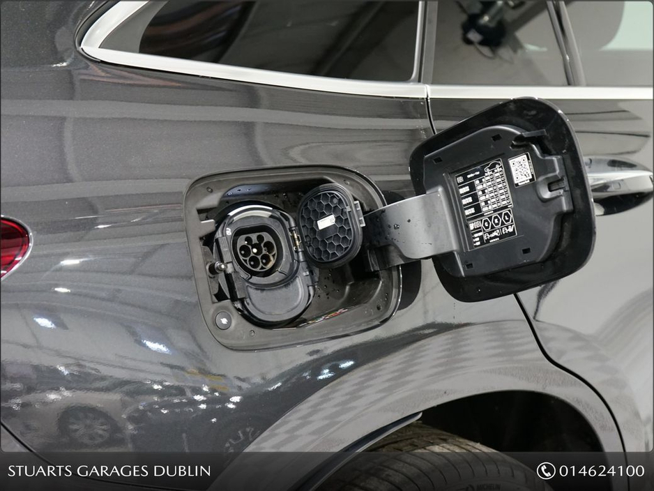 2023 Mercedes-Benz EQC EQC 400 AMG LINE: SELENITE GREY METALLIC WITH BLACK LEATHER, SUNROOF, 21” DIAMOND CUT TURBINE ALLOYS, SIDE RUNNING BOARDS, KEYLESS ENTRY €44,945