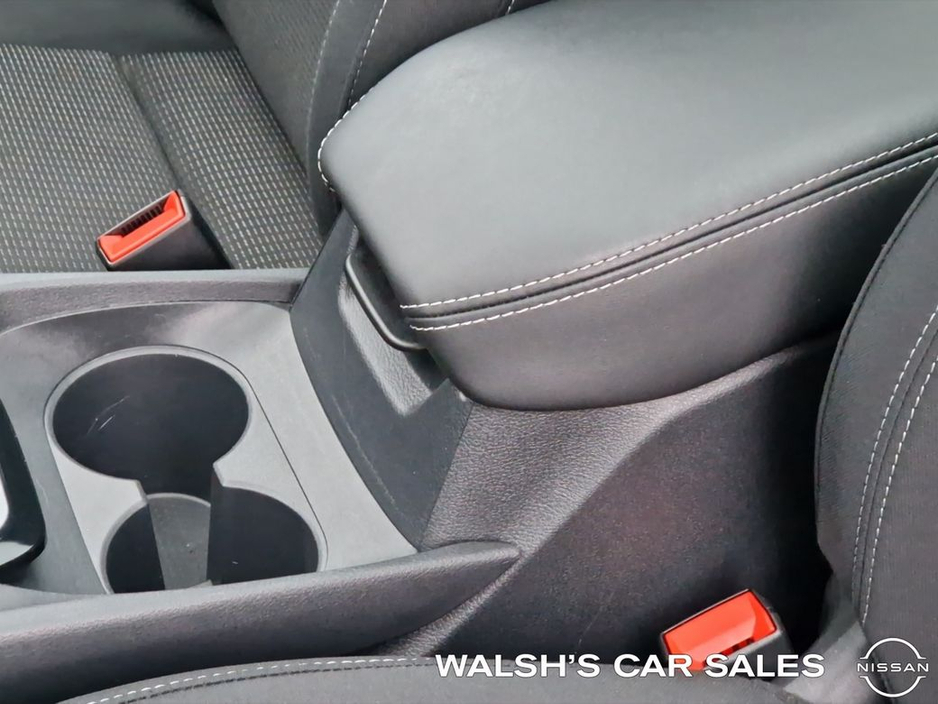 2022 Nissan Qashqai 1.3 HYB SV + Glass Roof Pack €25,950