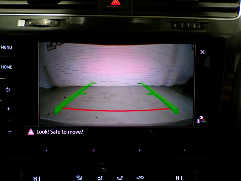 2018 Volkswagen Golf *2018*ONLY 16,000 MILES*AUTO*VW GOLF 1.2 MARK 7.5*COLOUR CAMERA*SAT-NAV*APPLE-CARPLAY*ANDROID AUTO*UP-GRADED VW ALLOYS*XL MEDIA*FLAT-BOTTOM SPORT STEERING WHEEL WITH ADAPTIVE CRUISE CONTROL**RADAR ASS €18,900