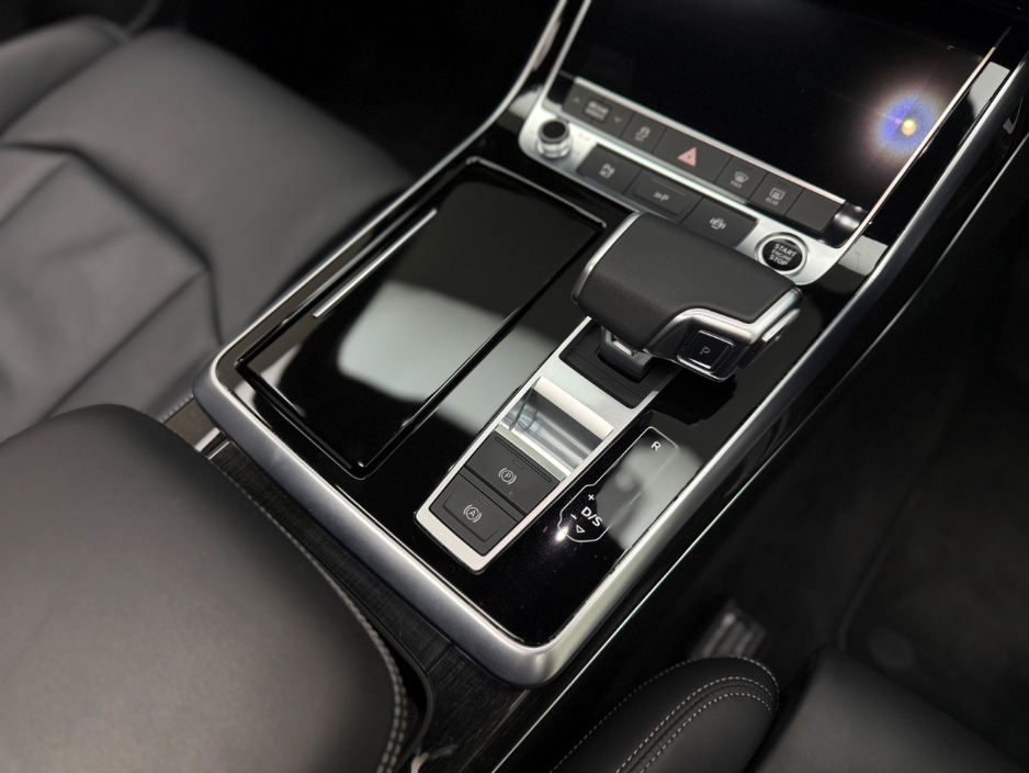 2025 Audi Q7 55 TFSI E S LINE BLACK ED QUATTRO €97,990