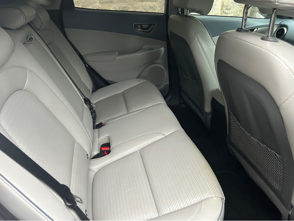 2021 Hyundai Kona KAUAI EV PREMIUM 5DR AUTO A**//**FULL CREAM LEATHER INTERIOR WITH HEATED FRONT SEATS**//**SAT NAV**//**REVERSING CAMERA**//**SPEED SIGN RECOGNITION**//**LANE DEPARTURE WARNING**//**TRADE IN WELCOME!!! €18,222