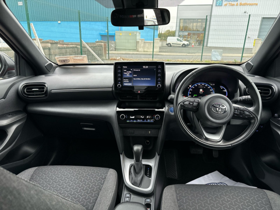 2024 Toyota Yaris Cross LUNA SPORT €31,750