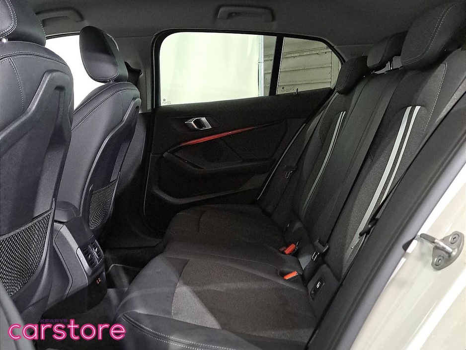 2020 BMW 1 Series 118i Sport manual €22,777