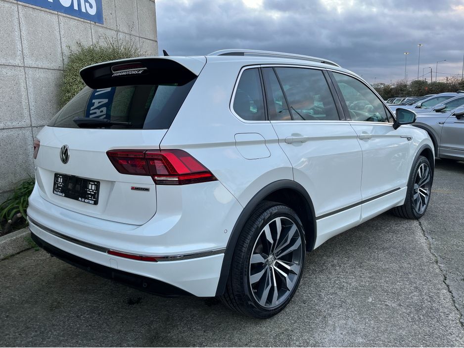 2018 Volkswagen Tiguan R-LINE 4 MOTION AUTOMATIC 2.0 DIESEL //MASSIVE SPEC//FULL LEATHER//HEAD UP DISPLAY//HEATED SEATS//360 PARKING CAMERAS// €29,950