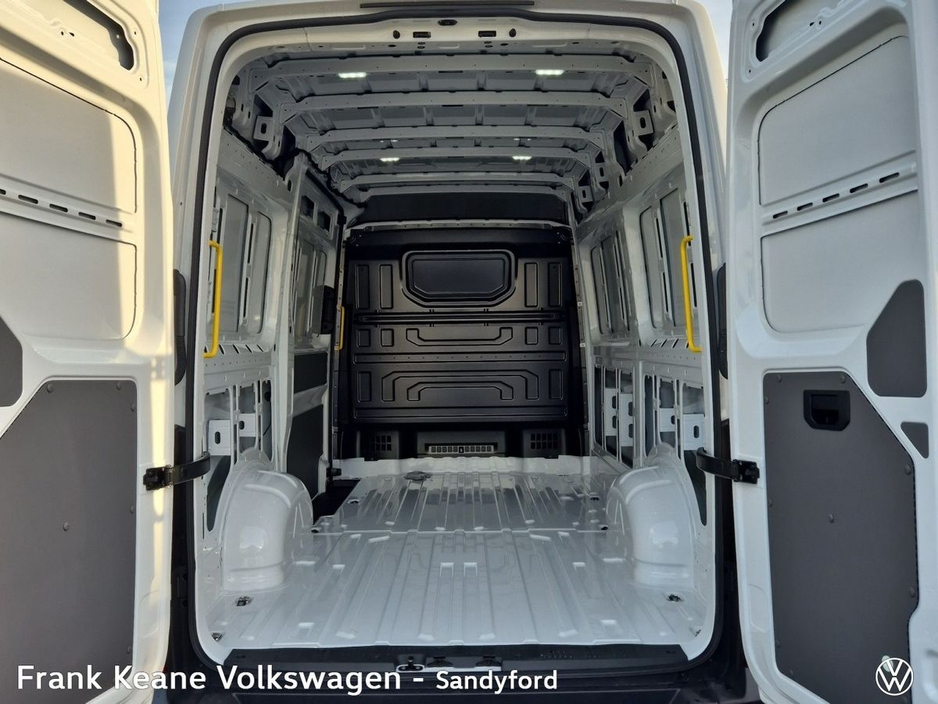 2026 Volkswagen Crafter HIGHLINE 30 MWB 140BHP M6F *APPLE CARPLAY/ANDROID AUTO* *REAR VIEW CAMERA* *FRONT AND REAR PARKING SENSORS* *LED CARGO LIGHTS* *AIR CONDITIONING* €39,367