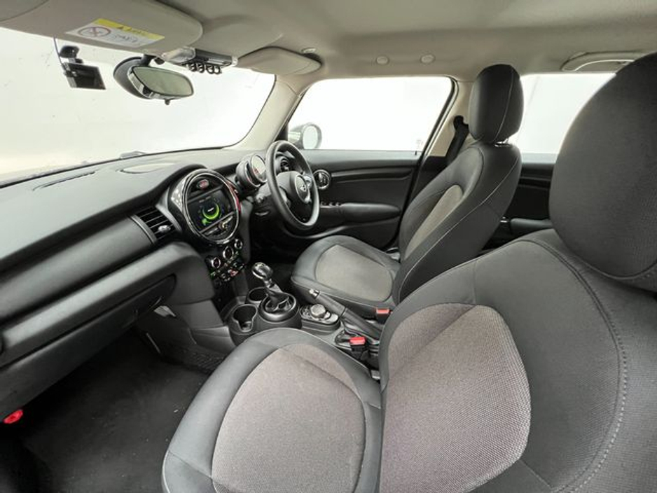 2016 MINI Cooper 1.2 Automatic, Reversing camera €13,895