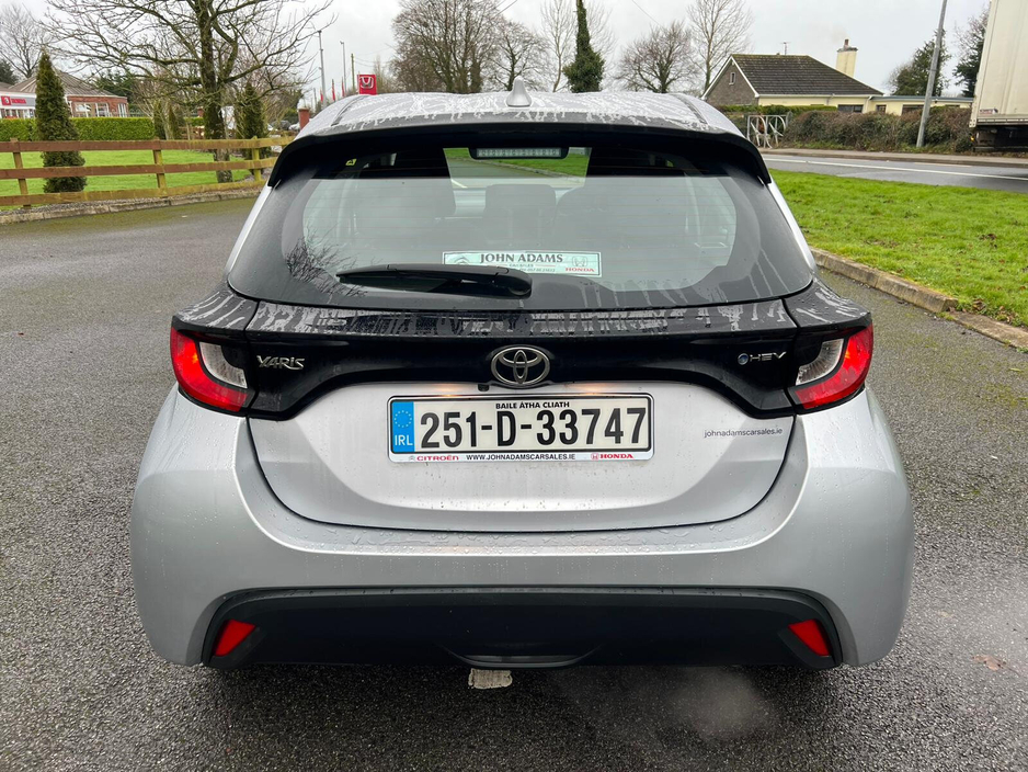 2025 Toyota Yaris Yaris Hybrid Luna €23,750