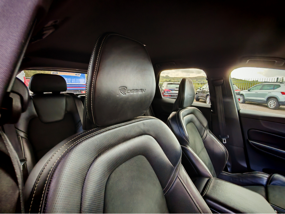 2019 Volvo XC60 2.0 D4 R-DESIGN AWD 5DR A AUTO R-DSGN 190HP €29,800