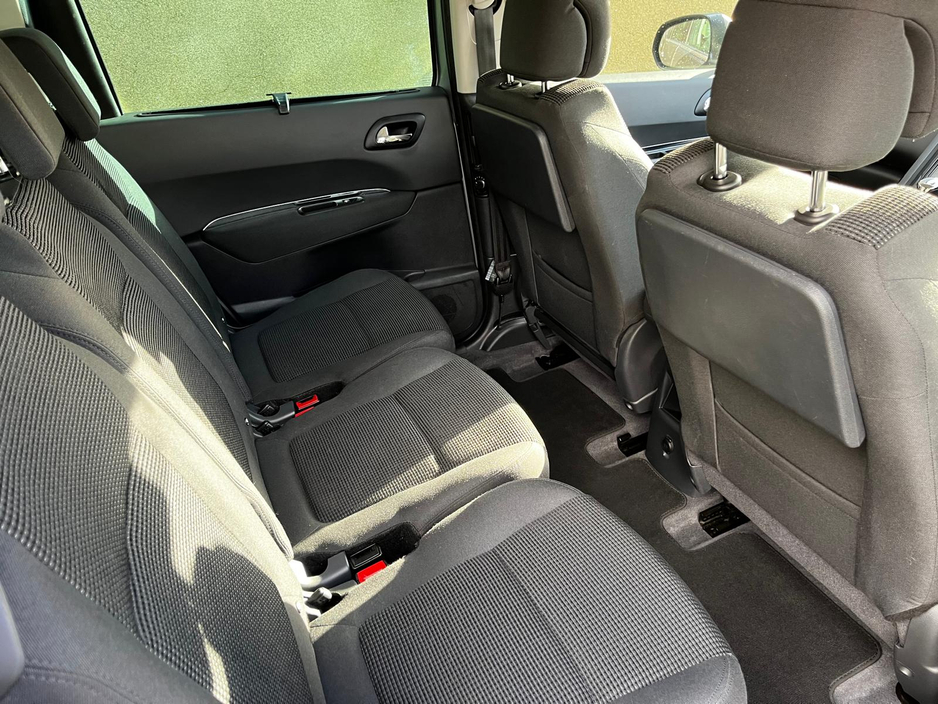 2015 Peugeot 5008 5008 1.6 Petrol, auto, pan roof, huge spec alloys €13,750