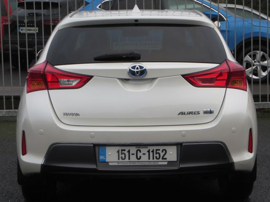 2015 Toyota Auris 1.8 HYBRID 5DR LUX €10,950